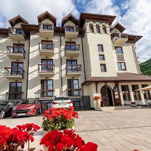 RIVER Hotel